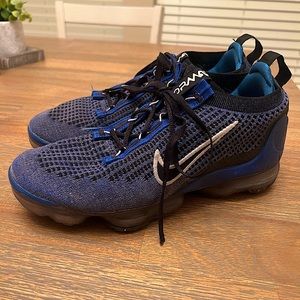 Youth 7 vapor max Nike tennis shoes!